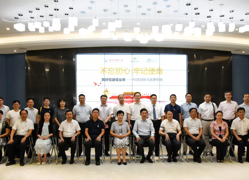 謀劃校企多方位合作，推進產學研醫新發展